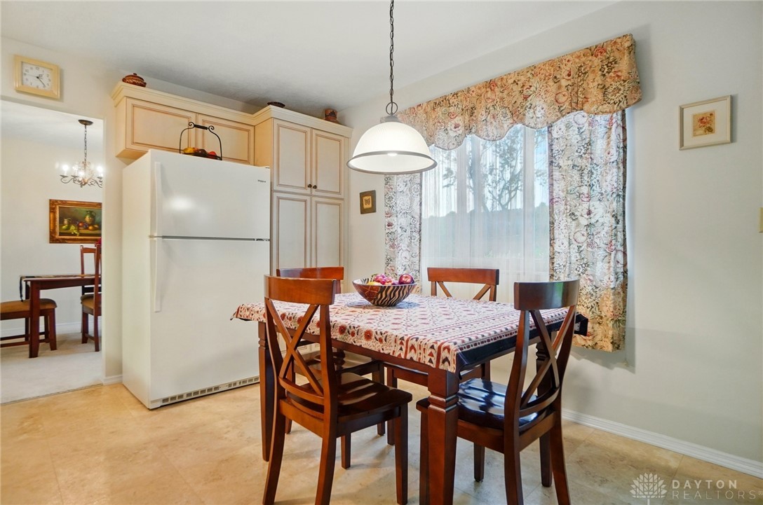 348 Cambridge Drive, Fairborn, Ohio image 16
