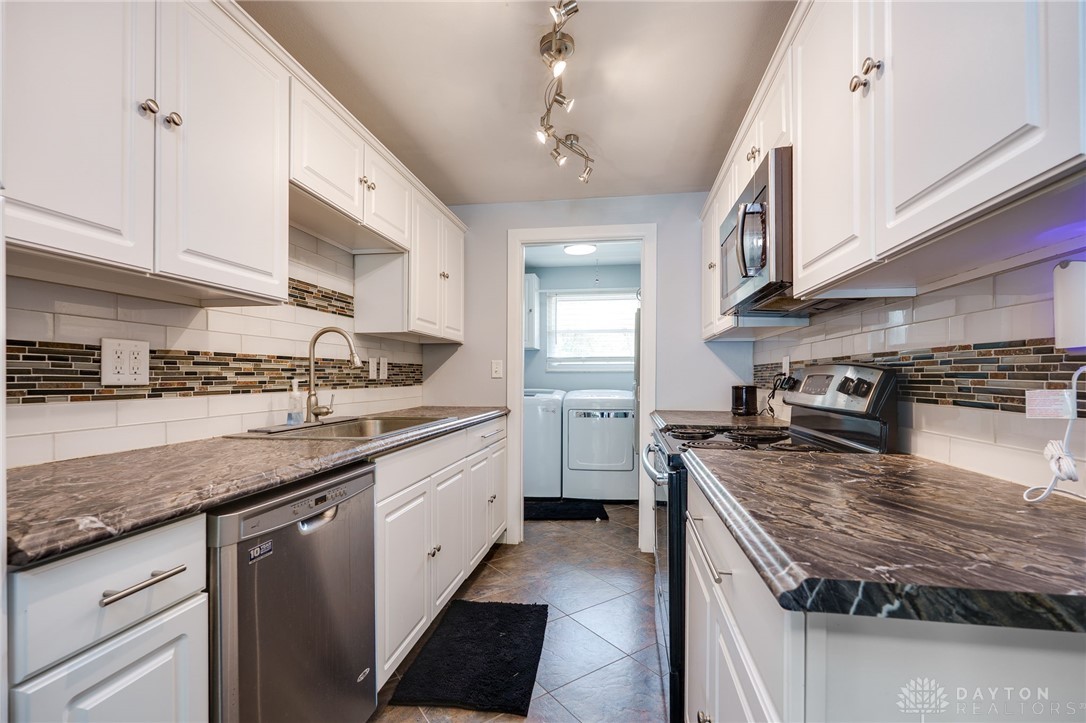 5235 Wakefield Drive, Fairborn, Ohio image 17