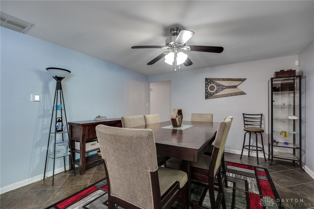 5235 Wakefield Drive, Fairborn, Ohio image 8