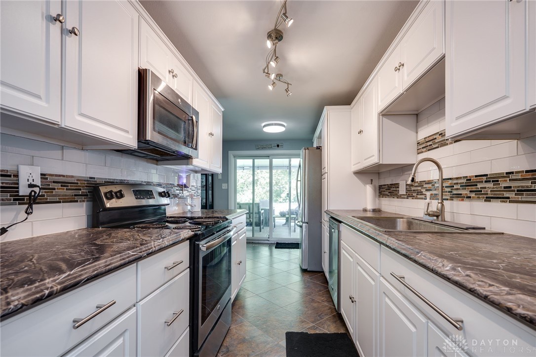 5235 Wakefield Drive, Fairborn, Ohio image 20