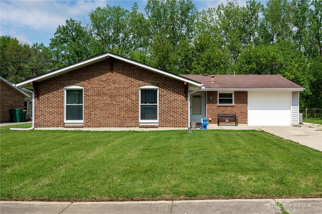 5235 Wakefield Drive, Fairborn, Ohio image 2