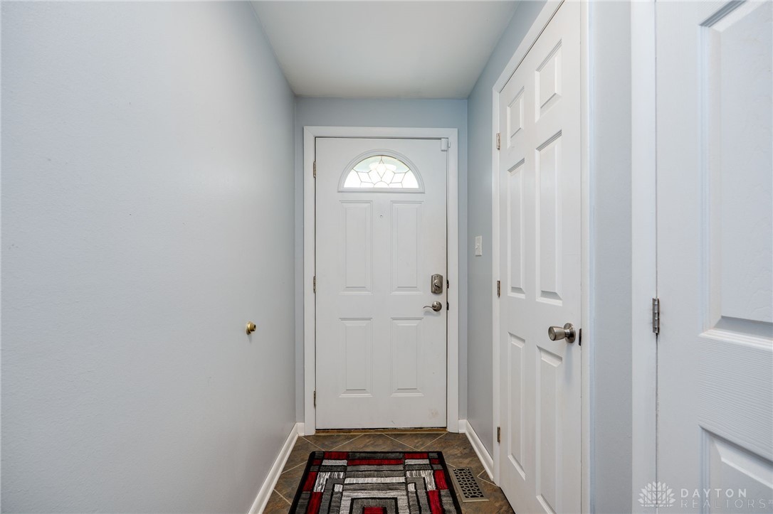 5235 Wakefield Drive, Fairborn, Ohio image 6