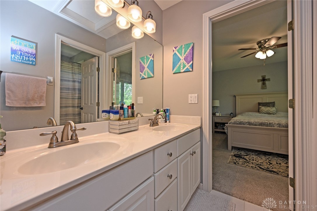 6826 Waterbury Lane, Mason, Ohio image 38