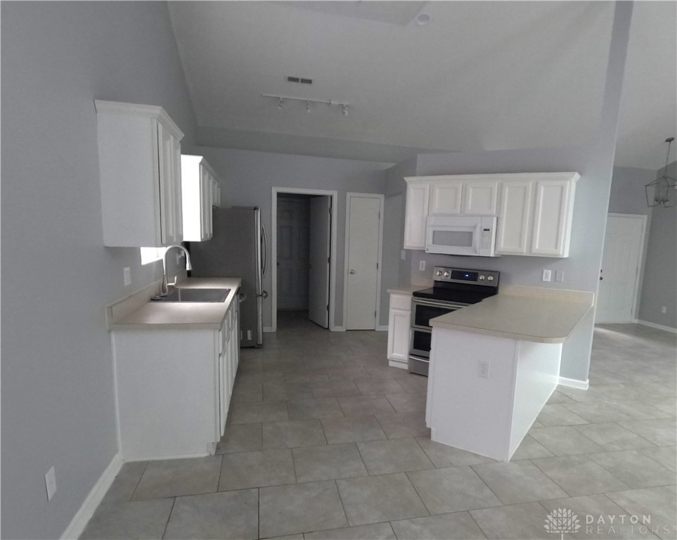 1335 Sentry Lane, Fairborn, Ohio image 14