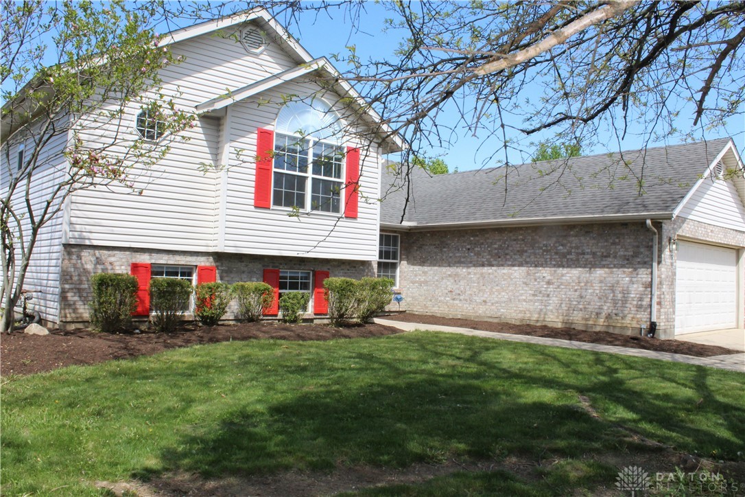 1335 Sentry Lane, Fairborn, Ohio image 4