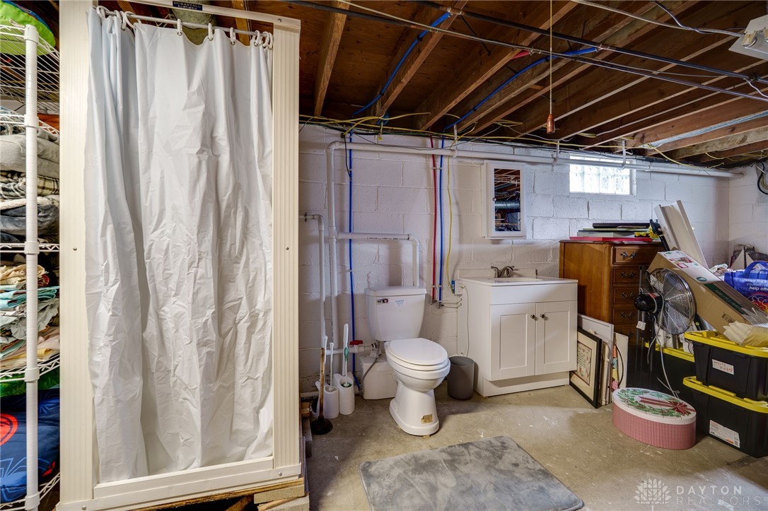 2643 Casey Drive, Springfield, Ohio image 32