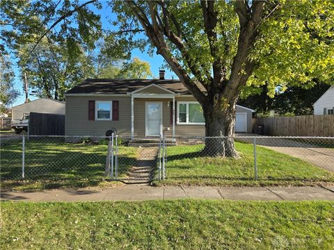 Photo of 849 Flintridge Drive, Fairborn, OH 45324 (MLS # 945276) Photo of 849 Flintridge Drive, Fairborn, OH 45324 (MLS # 945276)