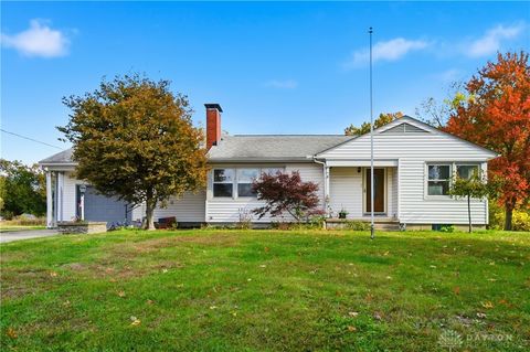 Photo of 6098 Hamilton Middletown Road, Middletown, OH 45044 (MLS # 946949)