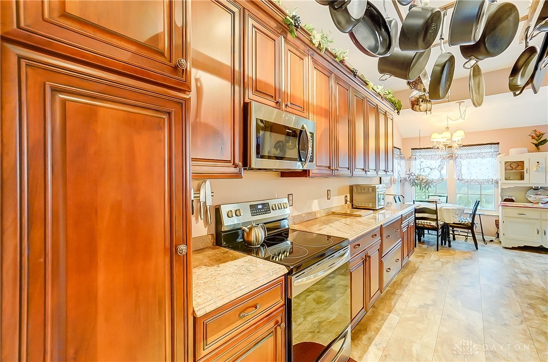 3949 E Summit Ridge Drive, Beavercreek, Ohio image 13