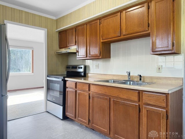 649 Cortland Drive, Springfield, Ohio image 12