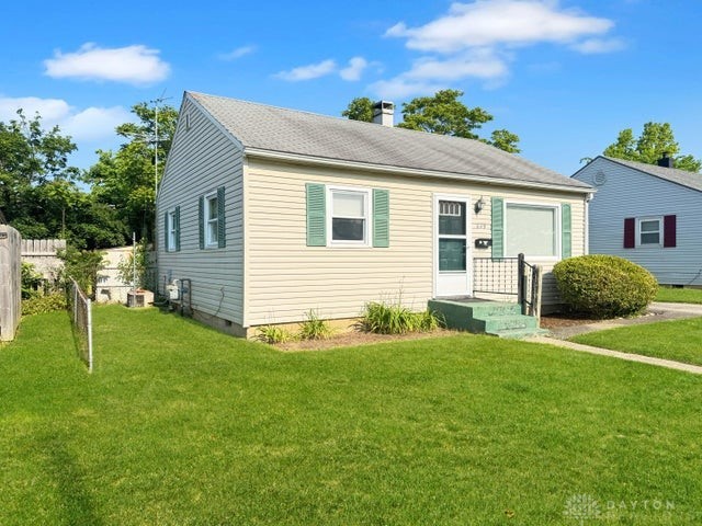 649 Cortland Drive, Springfield, Ohio image 3