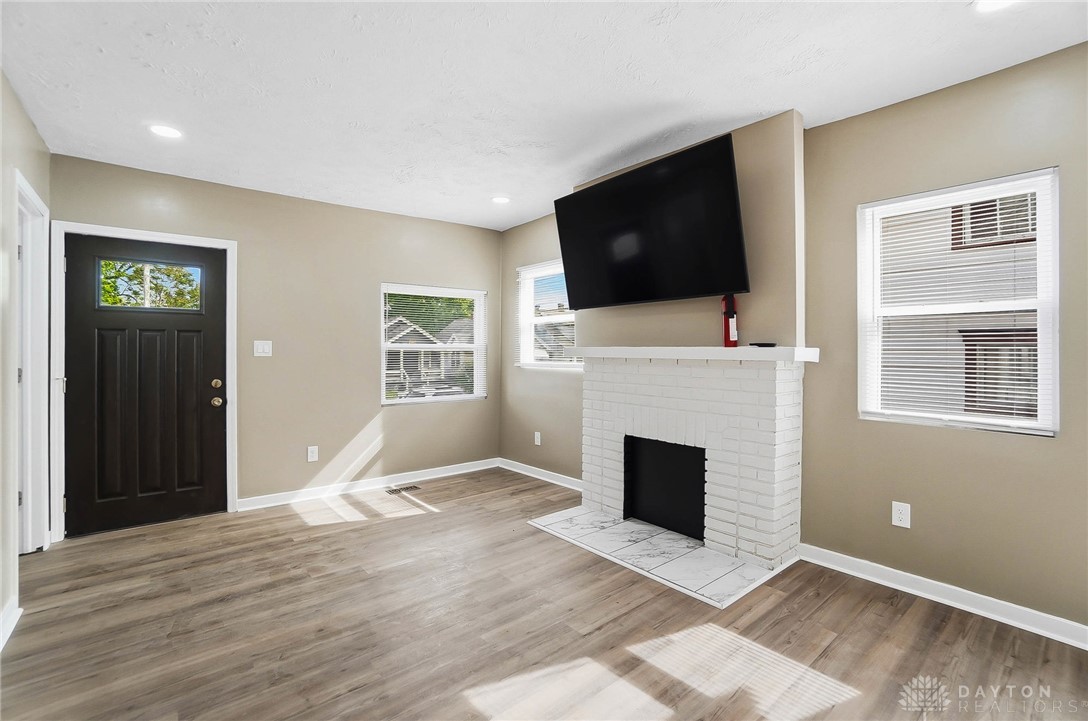 312 E Maplewood Avenue