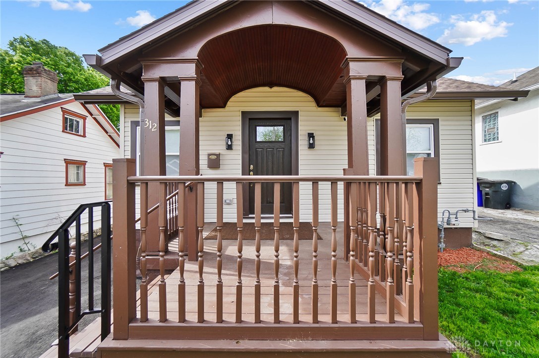 312 E Maplewood Avenue