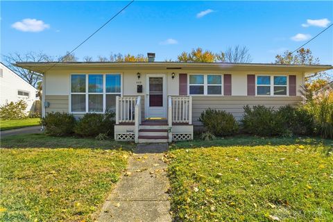 Photo of 409 Cedar Lane, Lebanon, OH 45036 (MLS # 947322)