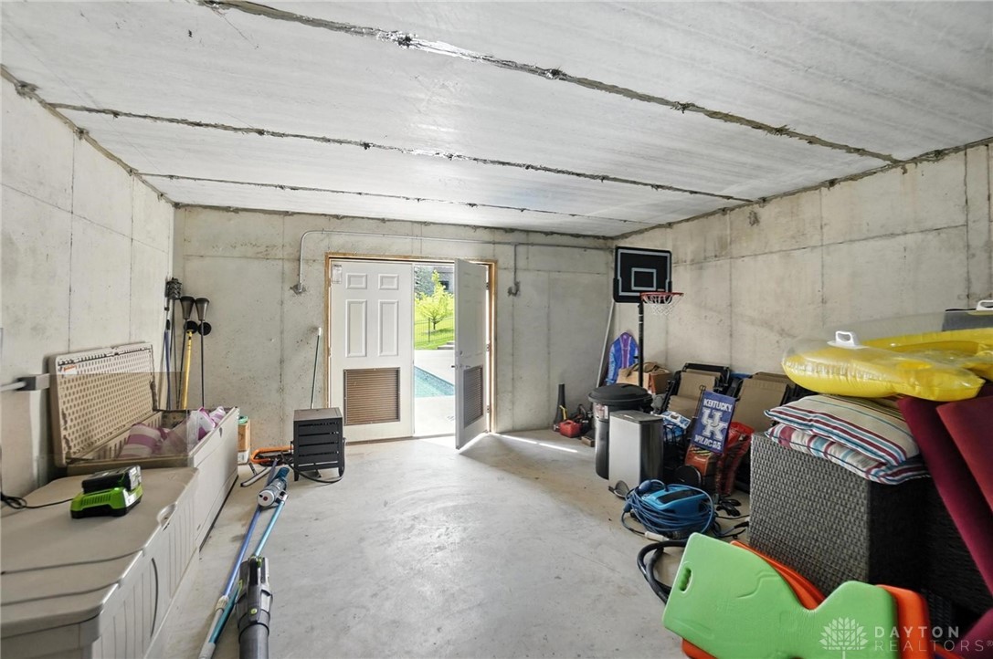 Bellbrook, Ohio 45305, United States, 4 Bedrooms Bedrooms, ,5 BathroomsBathrooms,Residential,Active,158811