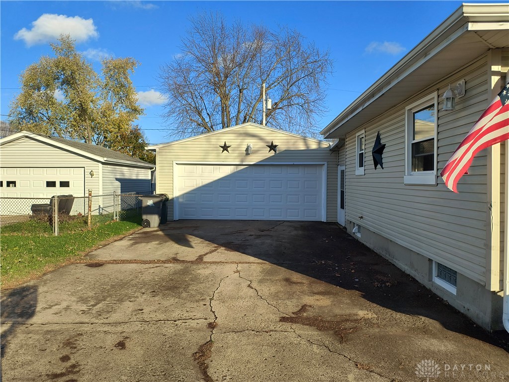 805 Dellwood Dr, Troy, Ohio image 5