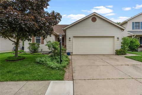 Homes For Sale - 220 Mcdaniels Lane<br/> Springboro, OH 45066