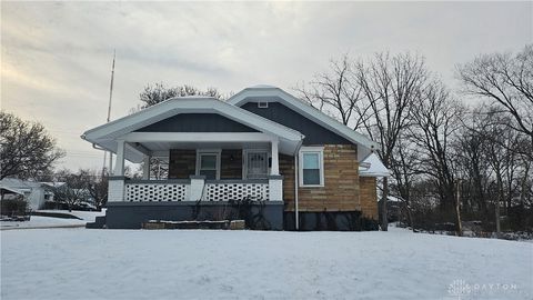 Photo of 1035 Mcarthur Avenue, Dayton, OH 45417 (MLS # 949456)
