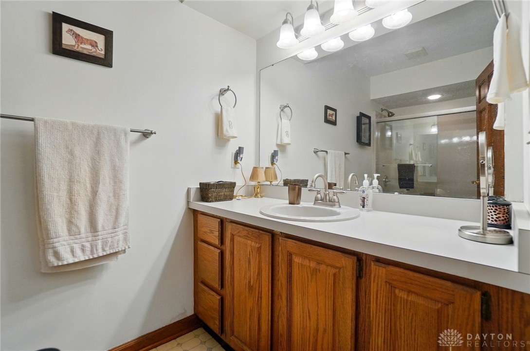 130 Sycamore Creek Drive, Springboro, Ohio image 16