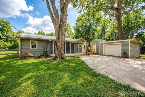 Photo of 70 Alfreda Drive, Hamilton, OH 45013 (MLS # 955590)