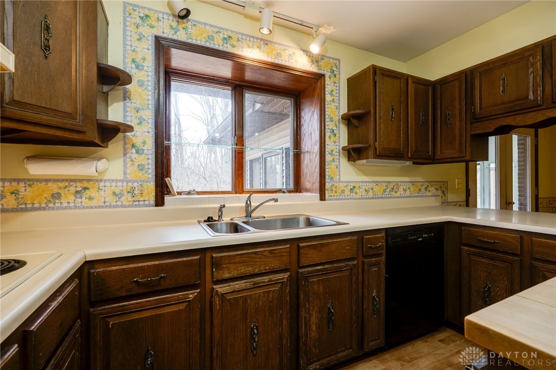 1710 Beechwood Drive, Troy, Ohio image 13