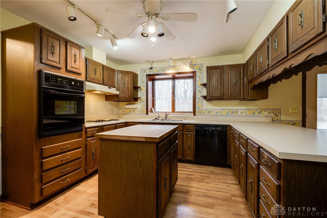 1710 Beechwood Drive, Troy, Ohio image 11