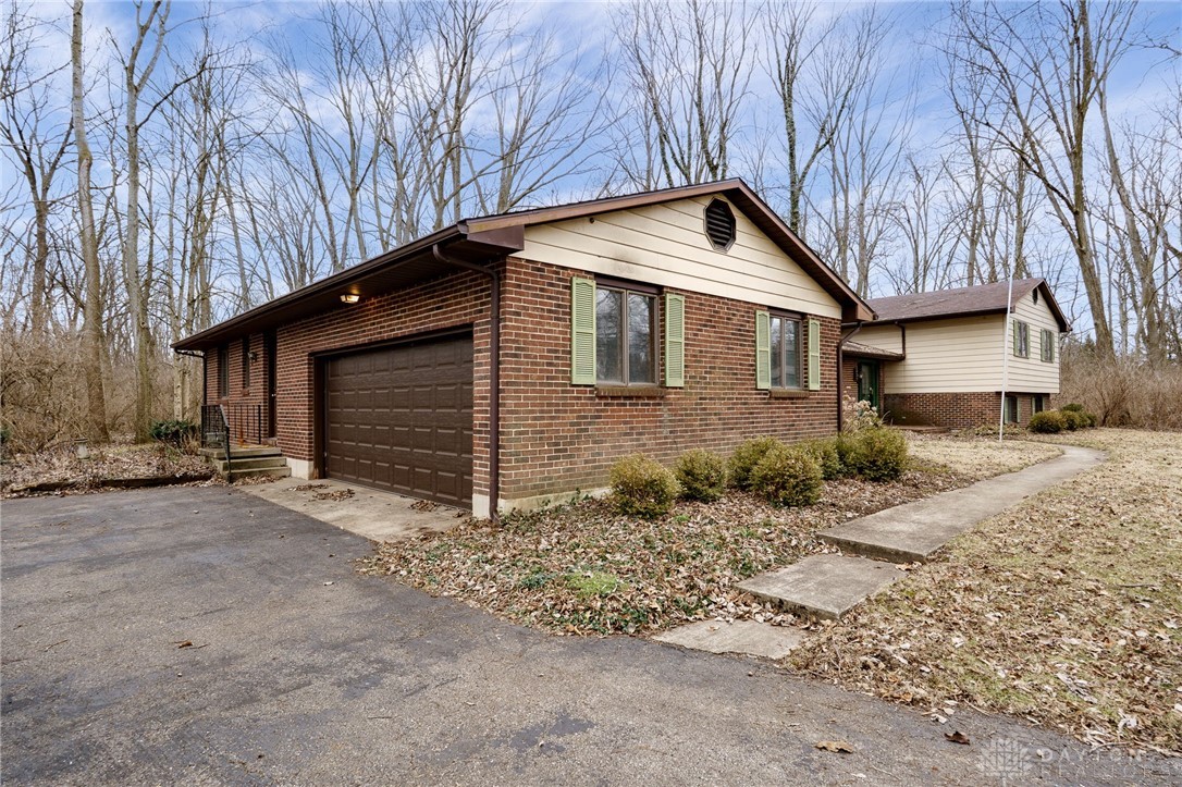 1710 Beechwood Drive, Troy, Ohio image 2