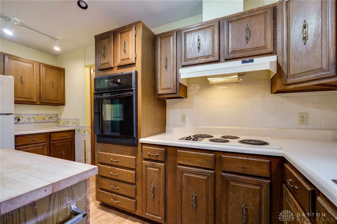 1710 Beechwood Drive, Troy, Ohio image 12