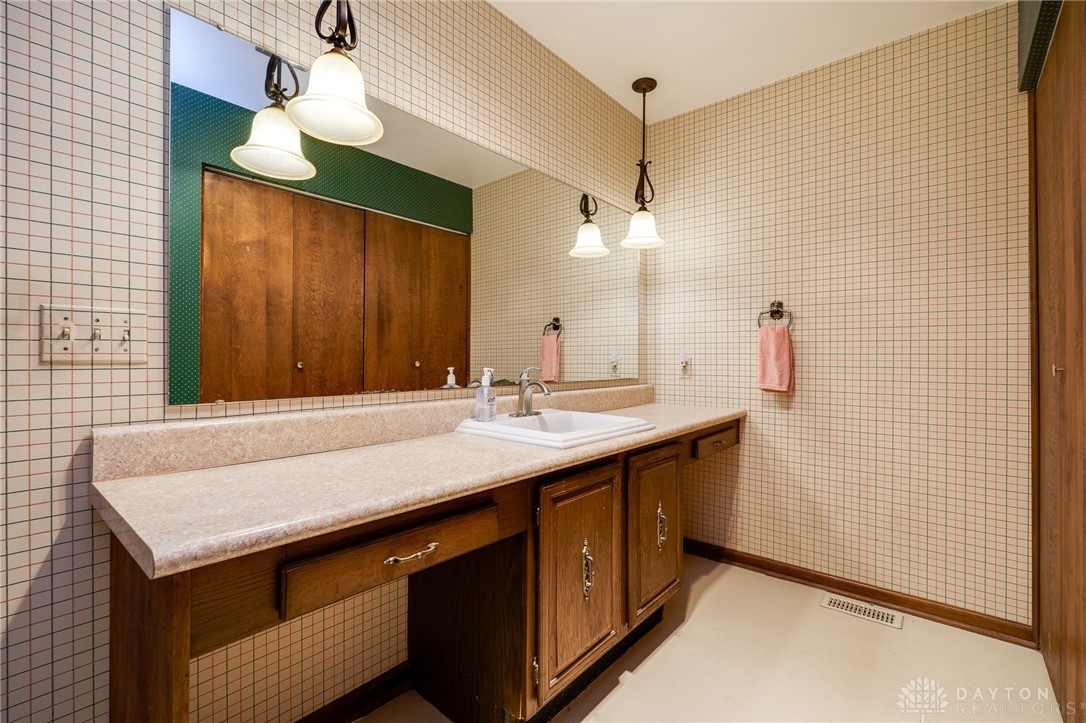 1710 Beechwood Drive, Troy, Ohio image 33