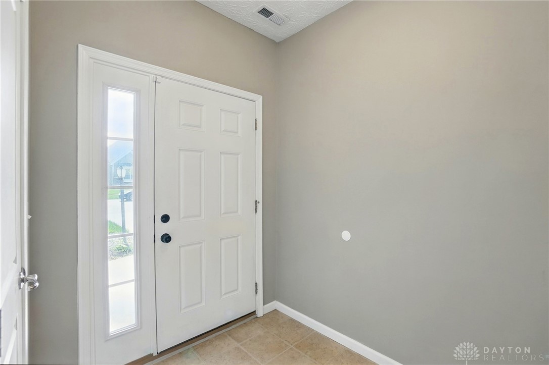 4039 Forestedge Street, Tipp City, Ohio image 4