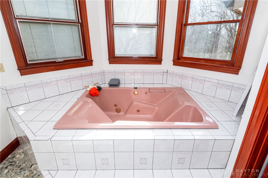 4296 Autumn Creek Drive, Springfield, Ohio image 32