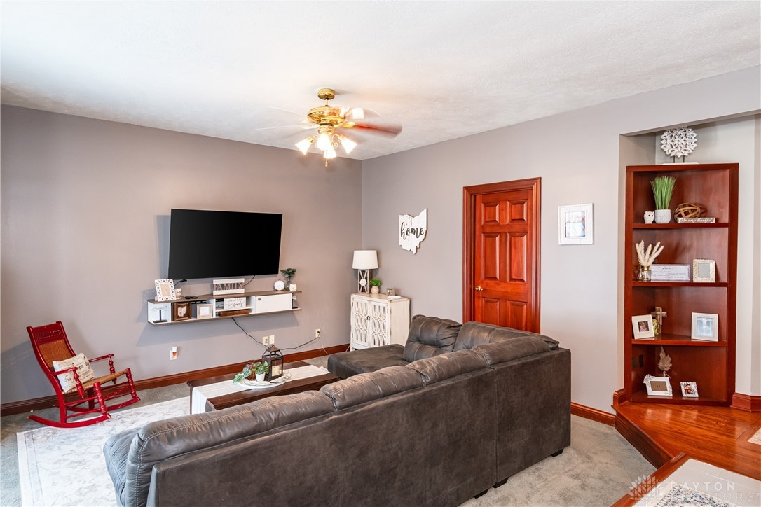 4296 Autumn Creek Drive, Springfield, Ohio image 18