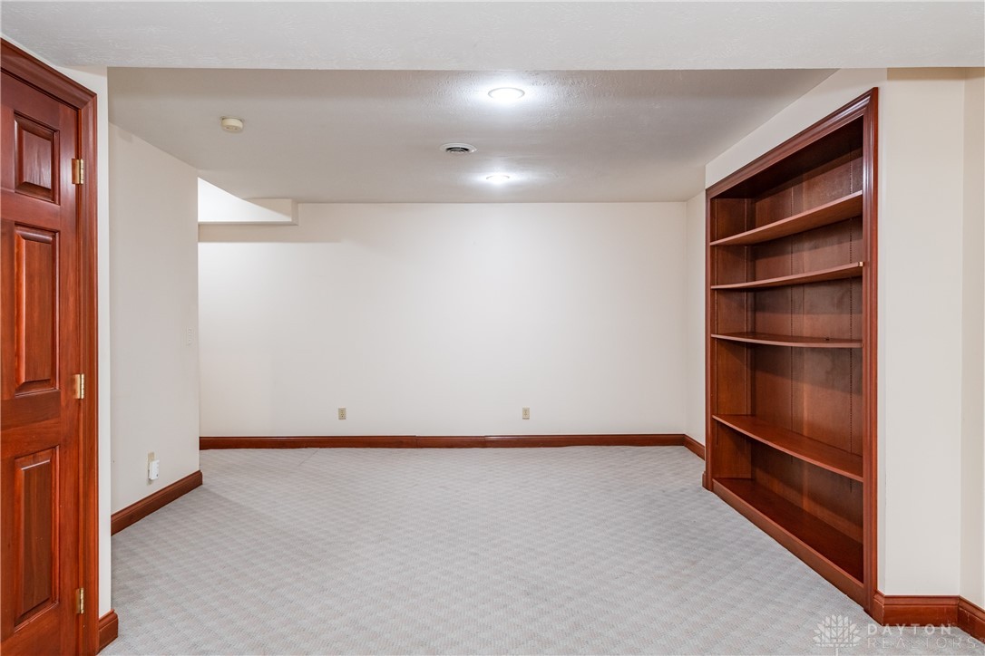 4296 Autumn Creek Drive, Springfield, Ohio image 46