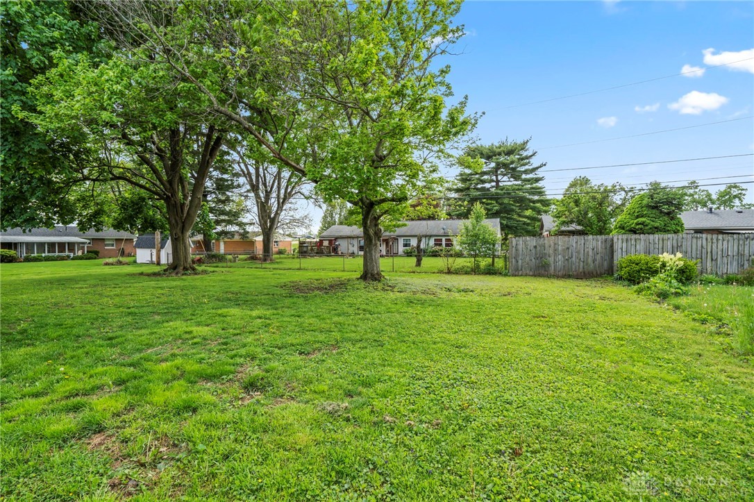 162 Robin Hood Lane, Troy, Ohio image 32