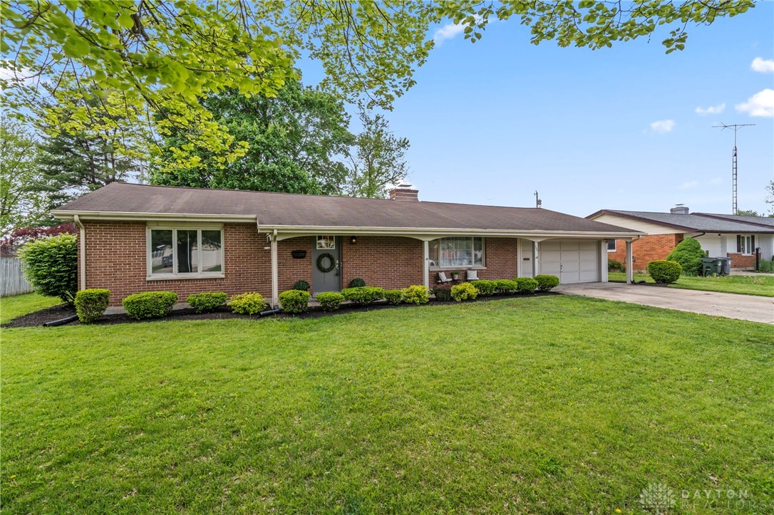 162 Robin Hood Lane, Troy, Ohio image 1