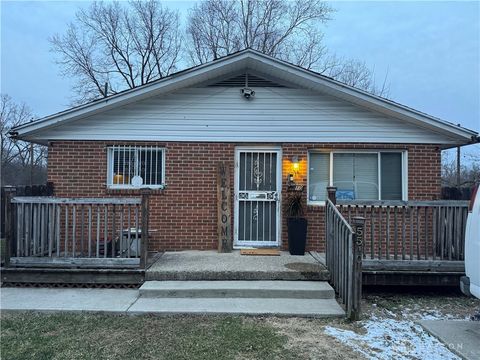Photo of 5510 W Riverview Avenue, Dayton, OH 45406 (MLS # 950257)