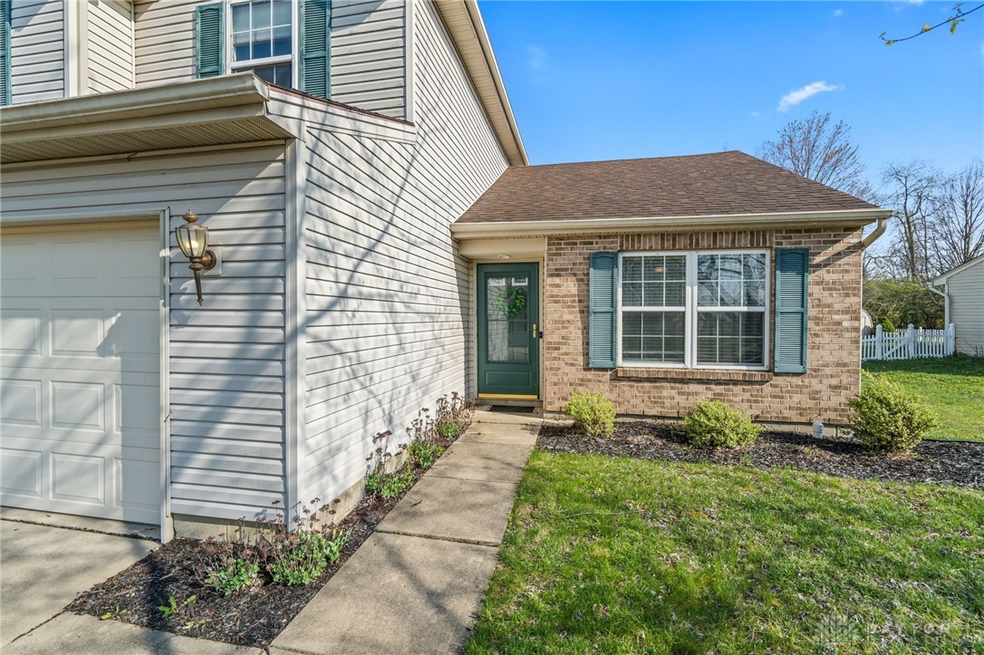 2875 Greystoke Drive, Xenia, Ohio image 2
