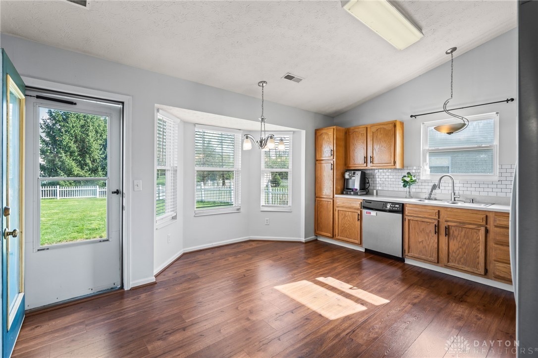 2875 Greystoke Drive, Xenia, Ohio image 6