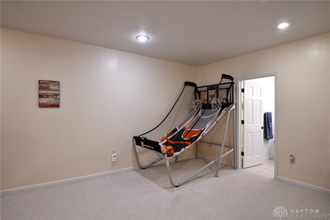 Troy, Ohio 45373, United States, 4 Bedrooms Bedrooms, ,4 BathroomsBathrooms,Residential,Active,210104