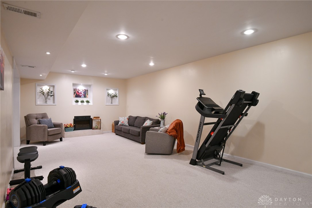 Troy, Ohio 45373, United States, 4 Bedrooms Bedrooms, ,4 BathroomsBathrooms,Residential,Active,210104