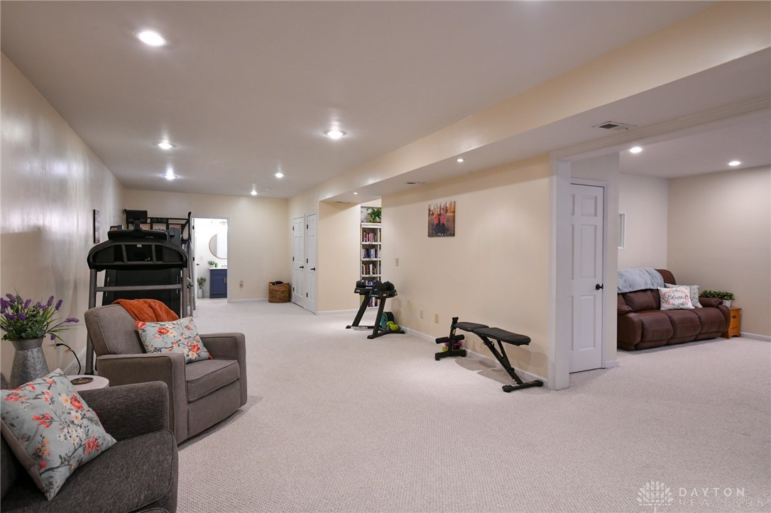 Troy, Ohio 45373, United States, 4 Bedrooms Bedrooms, ,4 BathroomsBathrooms,Residential,Active,210104