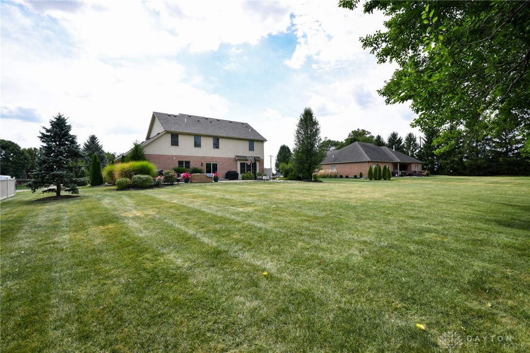 Troy, Ohio 45373, United States, 4 Bedrooms Bedrooms, ,4 BathroomsBathrooms,Residential,Active,210104