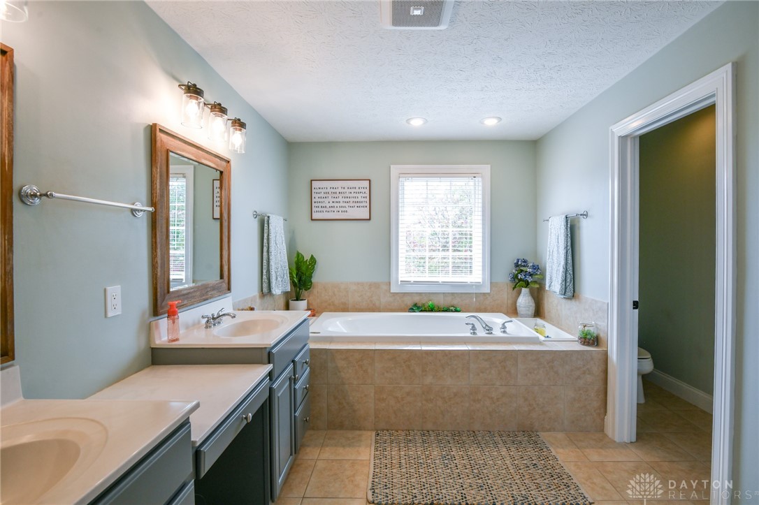 Troy, Ohio 45373, United States, 4 Bedrooms Bedrooms, ,4 BathroomsBathrooms,Residential,Active,210104