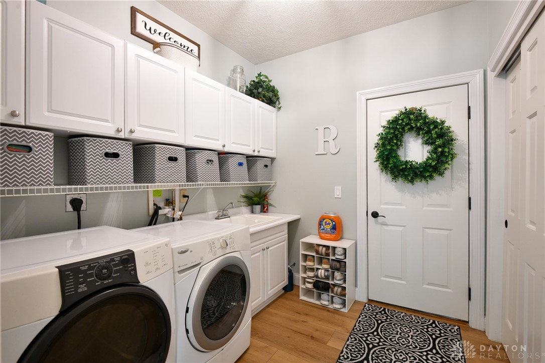 Troy, Ohio 45373, United States, 4 Bedrooms Bedrooms, ,4 BathroomsBathrooms,Residential,Active,210104