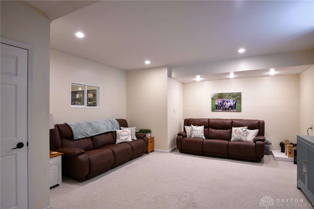 Troy, Ohio 45373, United States, 4 Bedrooms Bedrooms, ,4 BathroomsBathrooms,Residential,Active,210104