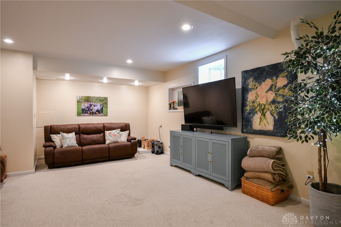 Troy, Ohio 45373, United States, 4 Bedrooms Bedrooms, ,4 BathroomsBathrooms,Residential,Active,210104