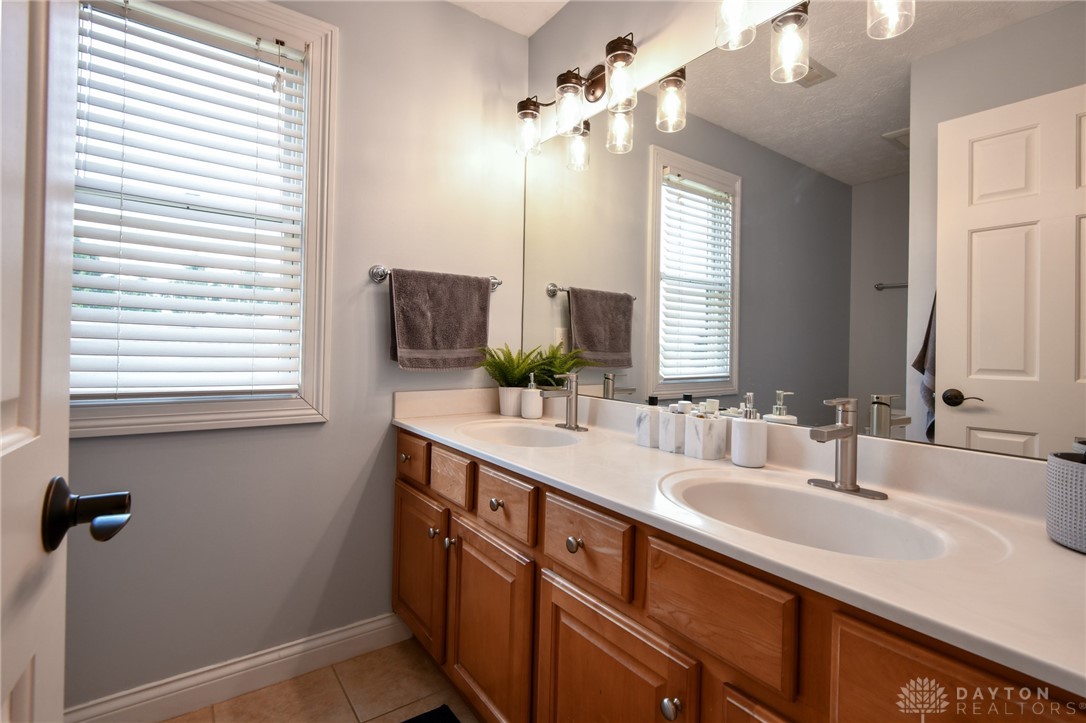 Troy, Ohio 45373, United States, 4 Bedrooms Bedrooms, ,4 BathroomsBathrooms,Residential,Active,210104