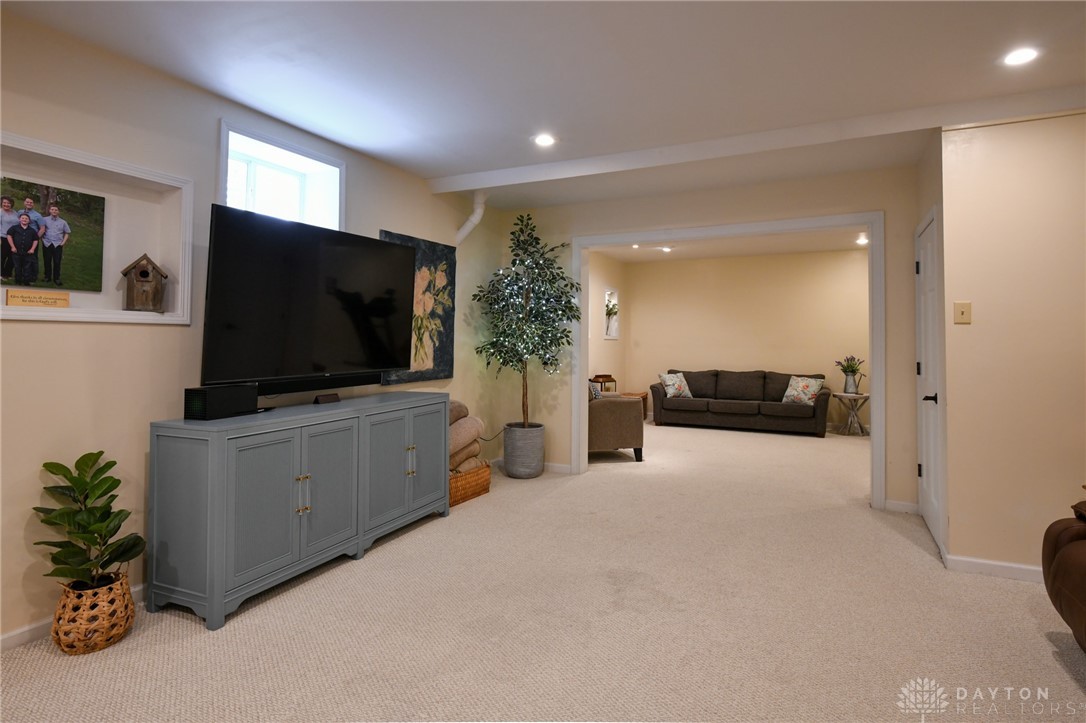 Troy, Ohio 45373, United States, 4 Bedrooms Bedrooms, ,4 BathroomsBathrooms,Residential,Active,210104