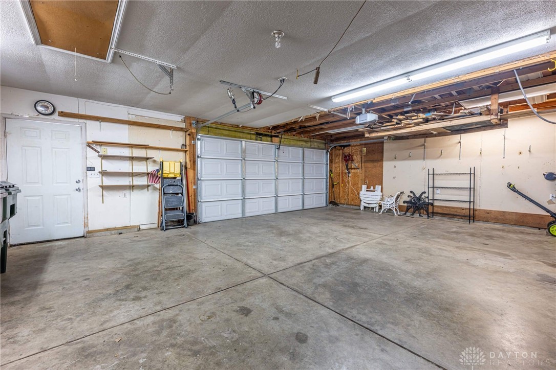 4800 Delba Drive, Dayton, Ohio image 38