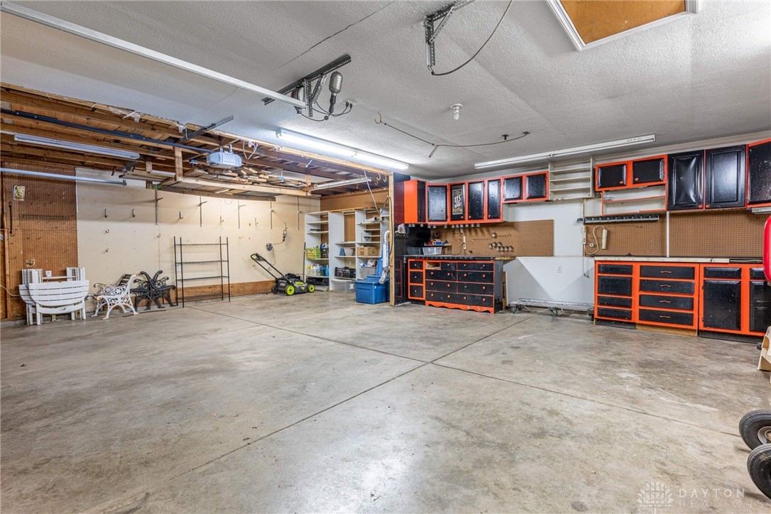 4800 Delba Drive, Dayton, Ohio image 36